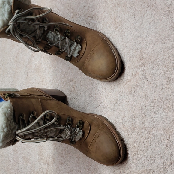 Nine West lace up boots size 81/2 med - Picture 9 of 16